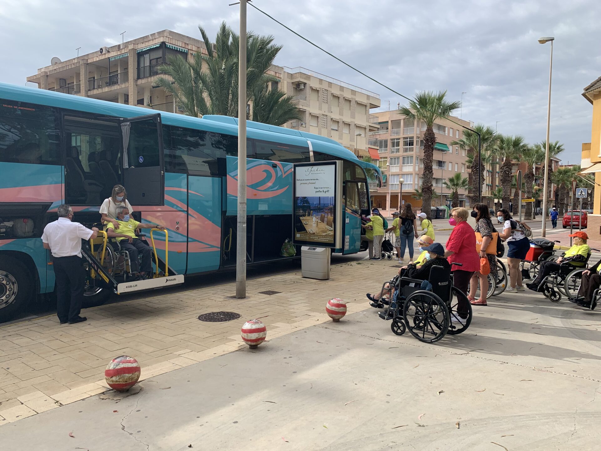 Residentes del centro Casaverde Guardamar visitaron el Río Safari de Elche