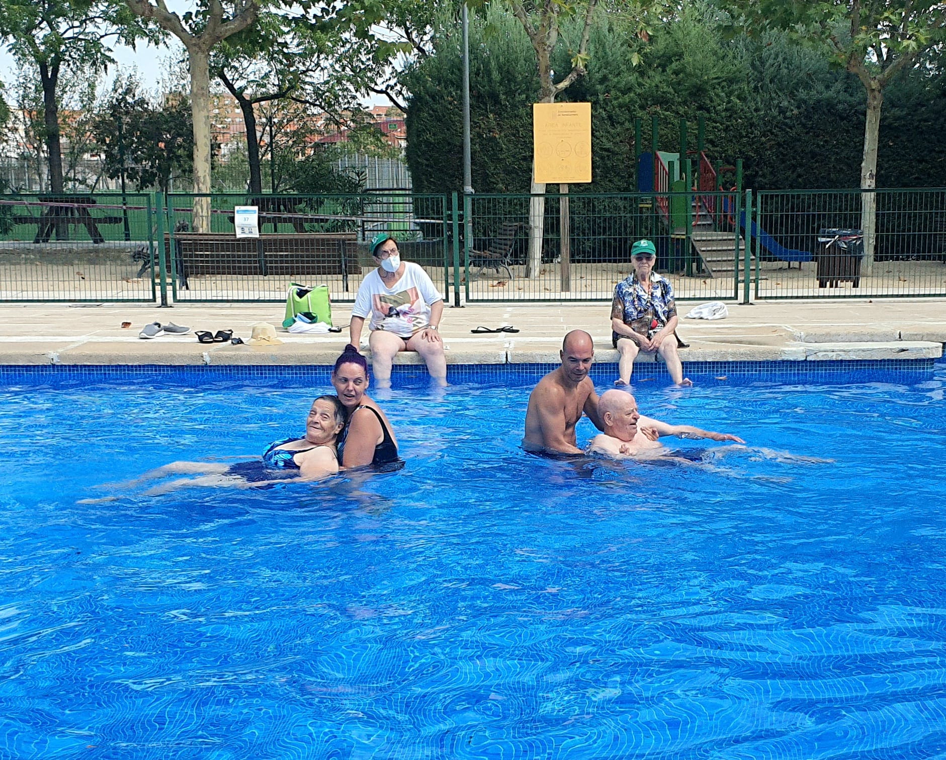 Nuestros mayores disfrutan de la Piscina Municipal de Navalcarnero