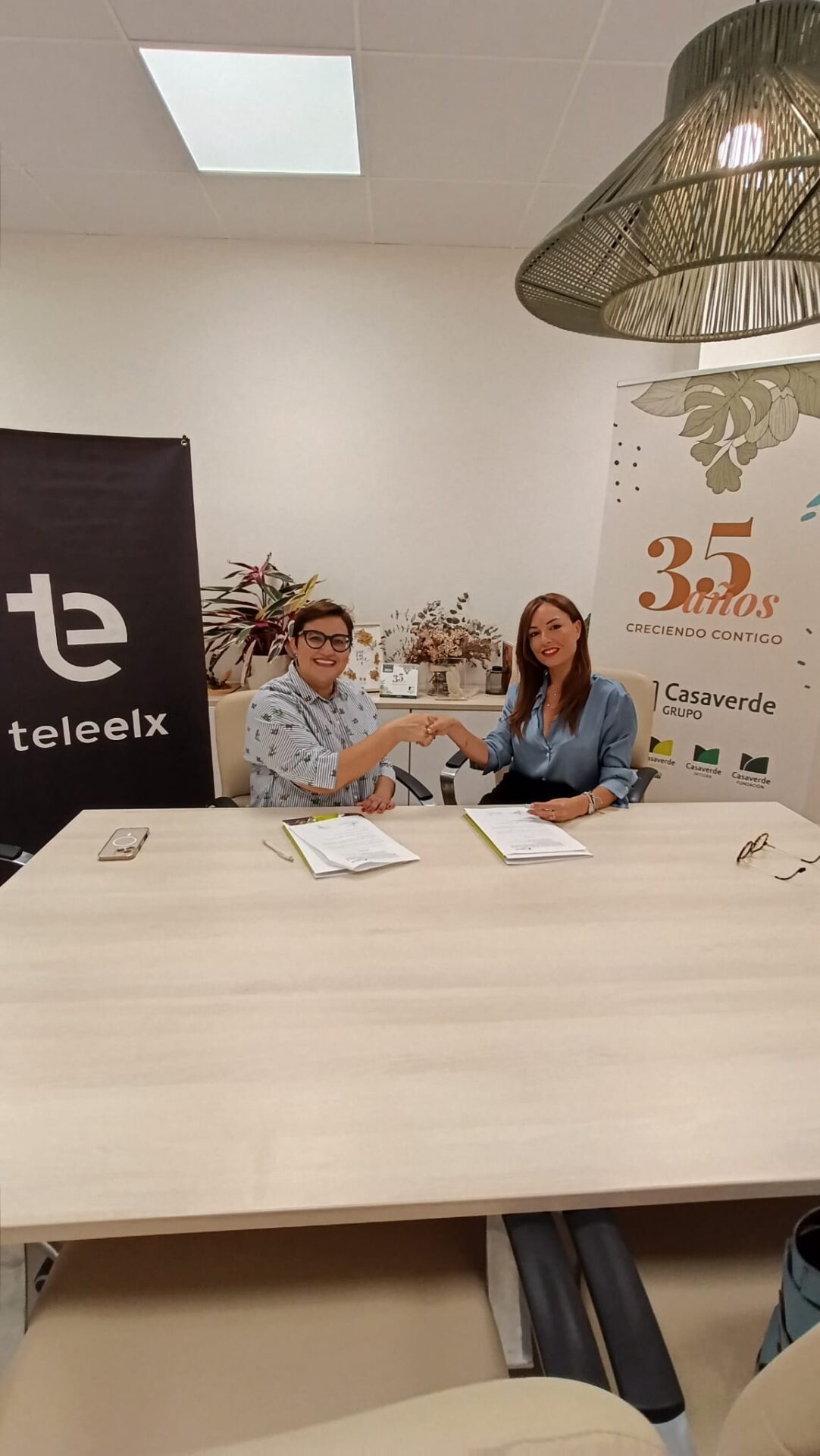 Casaverde Elche y TeleElx firman un acuerdo para acercar el bienestar de las personas mayores a la sociedad