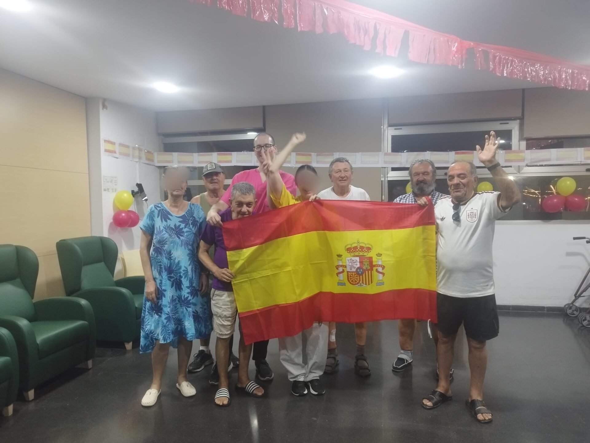 España se celebra por todo lo alto en Casaverde Guardamar: fútbol, música y mucha ilusión